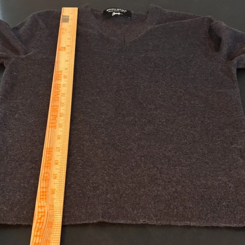 Banana Republic Mens Grey 100% Merino Wool Pullover V-Neck Sweater Small Classic